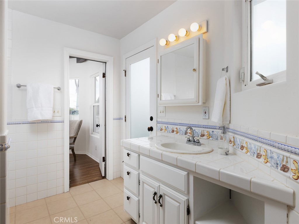 115 E Avenida De Los Lobos Marinos