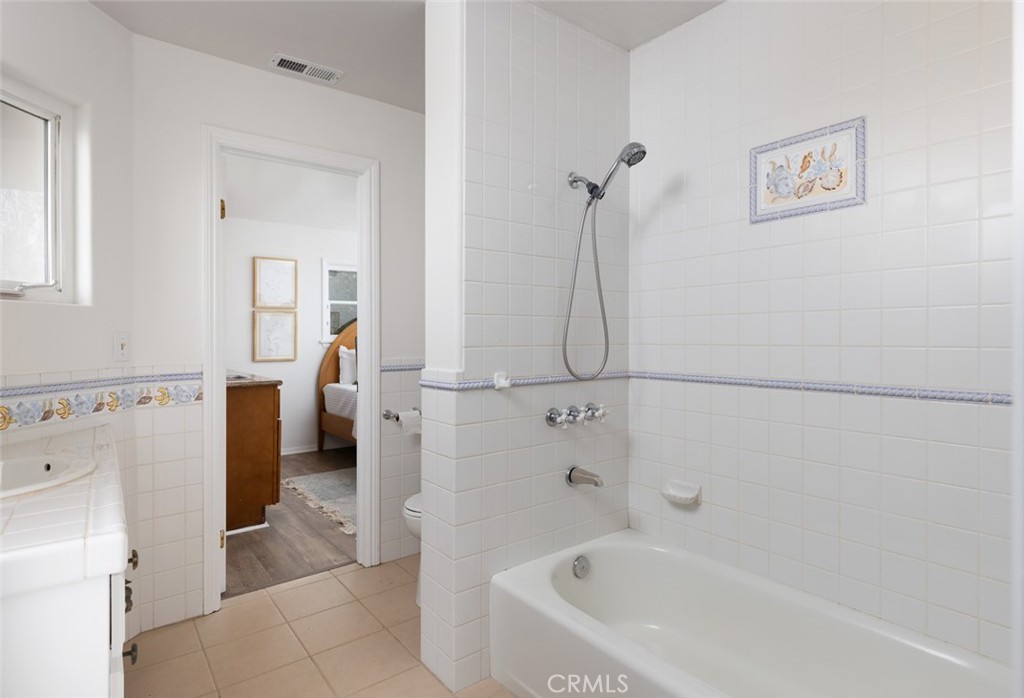 115 E Avenida De Los Lobos Marinos