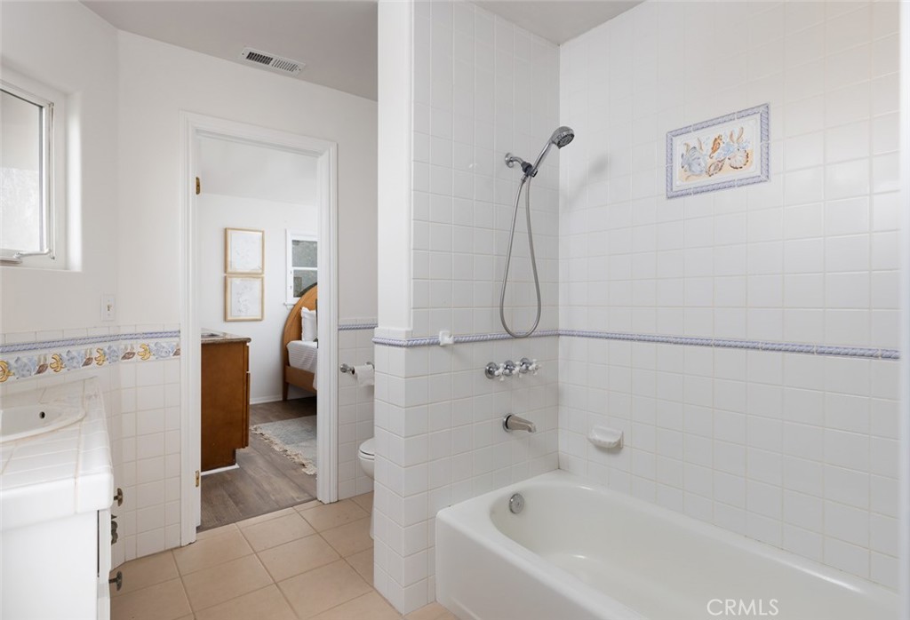 115 E Avenida De Los Lobos Marinos