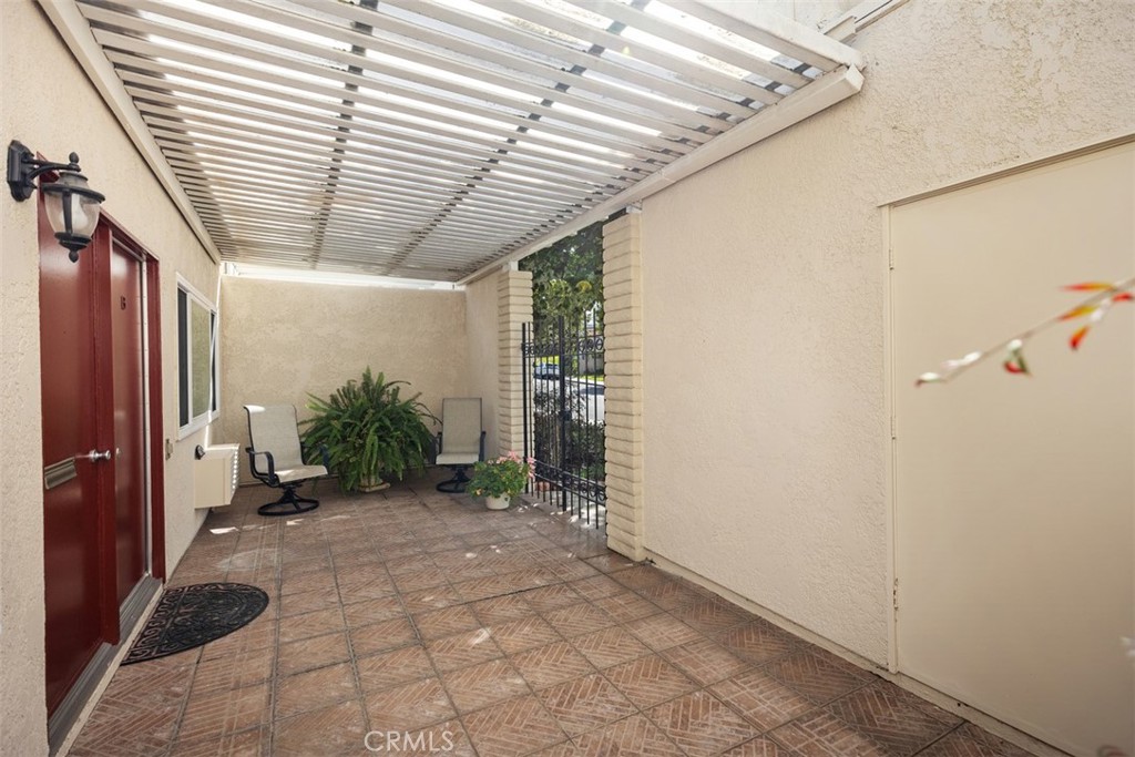 2245 Via Mariposa E B