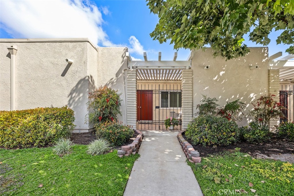 2245 Via Mariposa E B