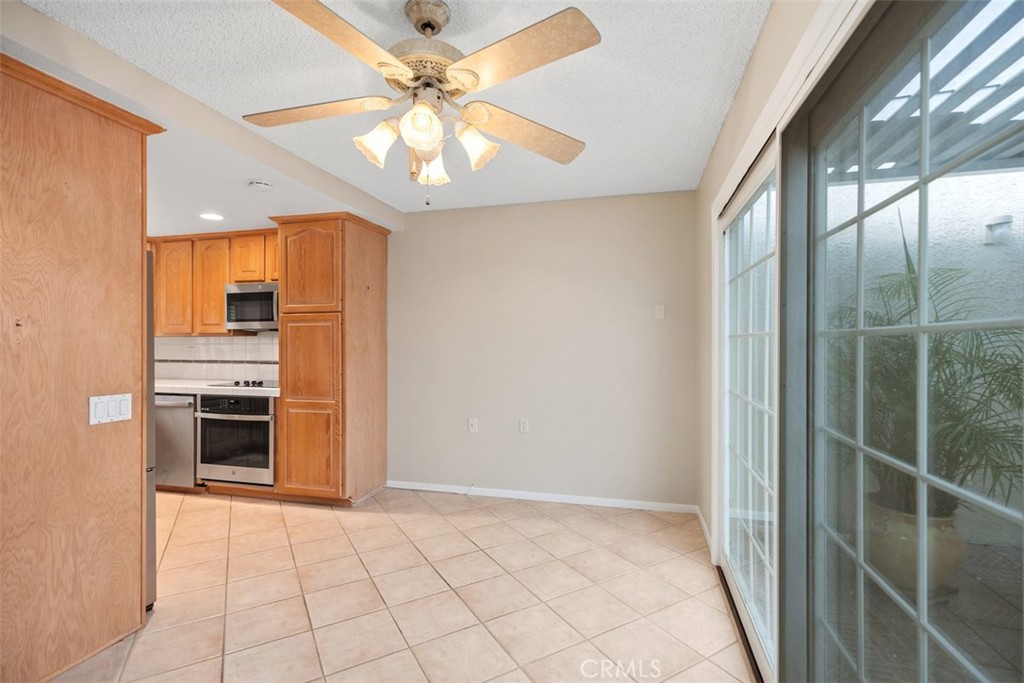 2245 Via Mariposa E B