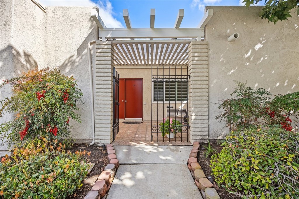 2245 Via Mariposa E B