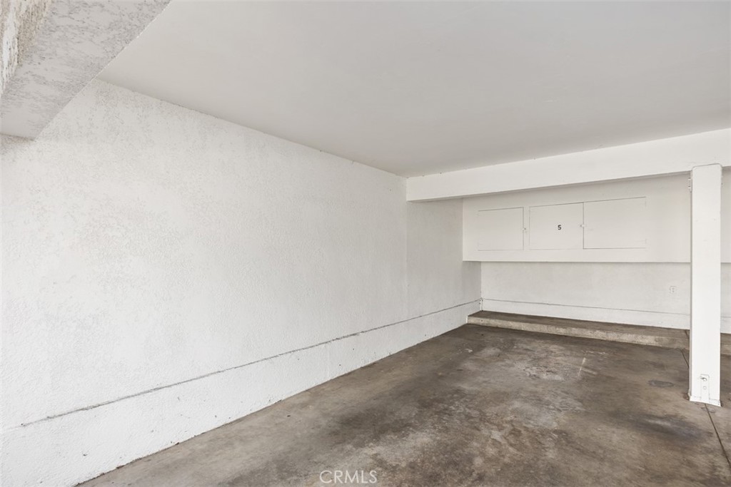 2245 Via Mariposa E B