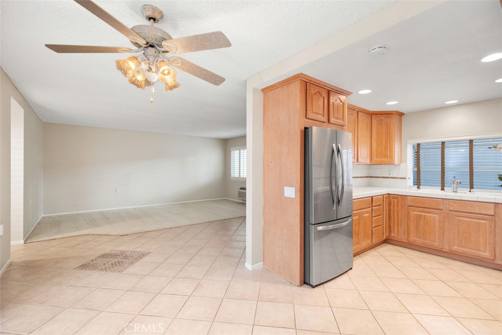 2245 Via Mariposa E B