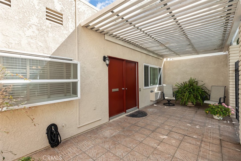 2245 Via Mariposa E B