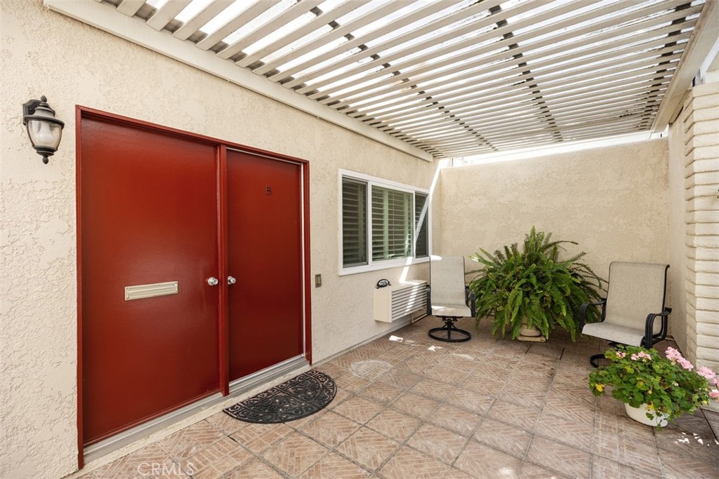 2245 Via Mariposa E B