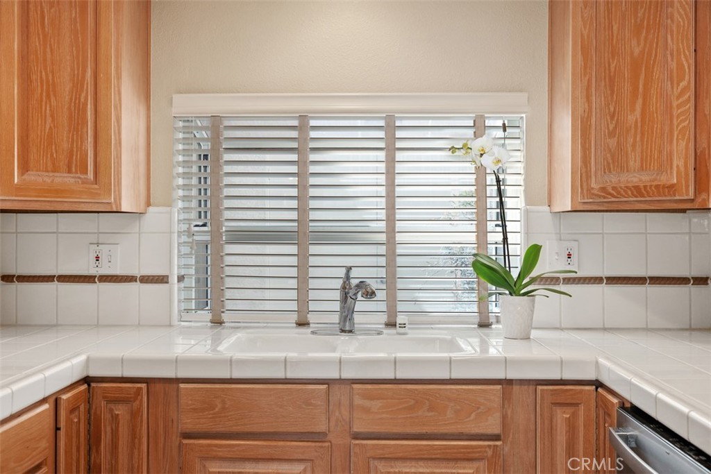 2245 Via Mariposa E B