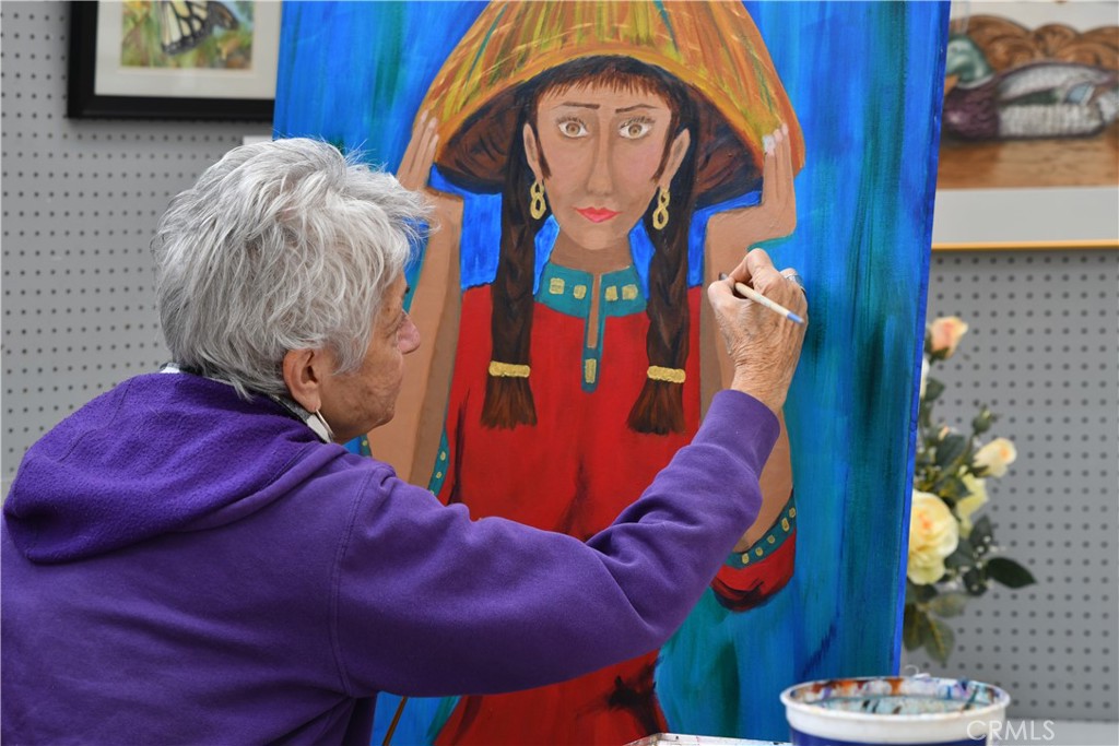 2245 Via Mariposa E B