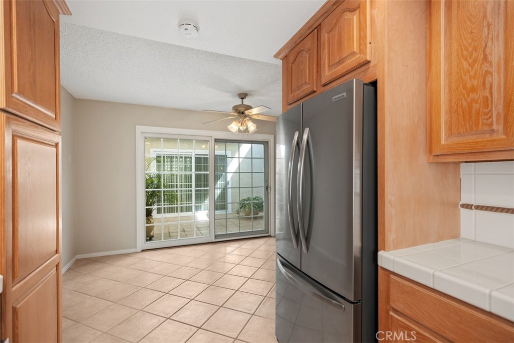 2245 Via Mariposa E B