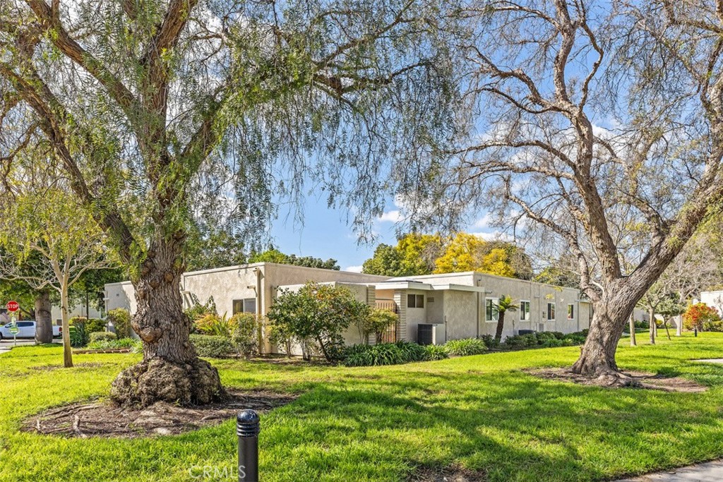 2245 Via Mariposa E B