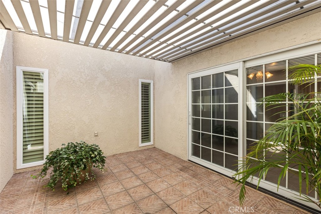 2245 Via Mariposa E B