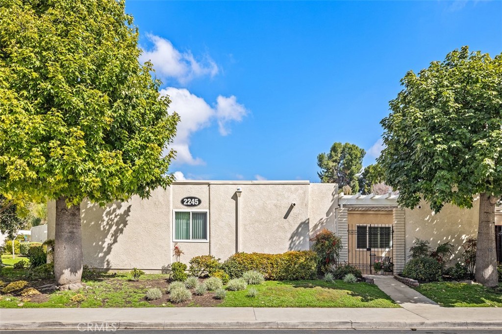 2245 Via Mariposa E B