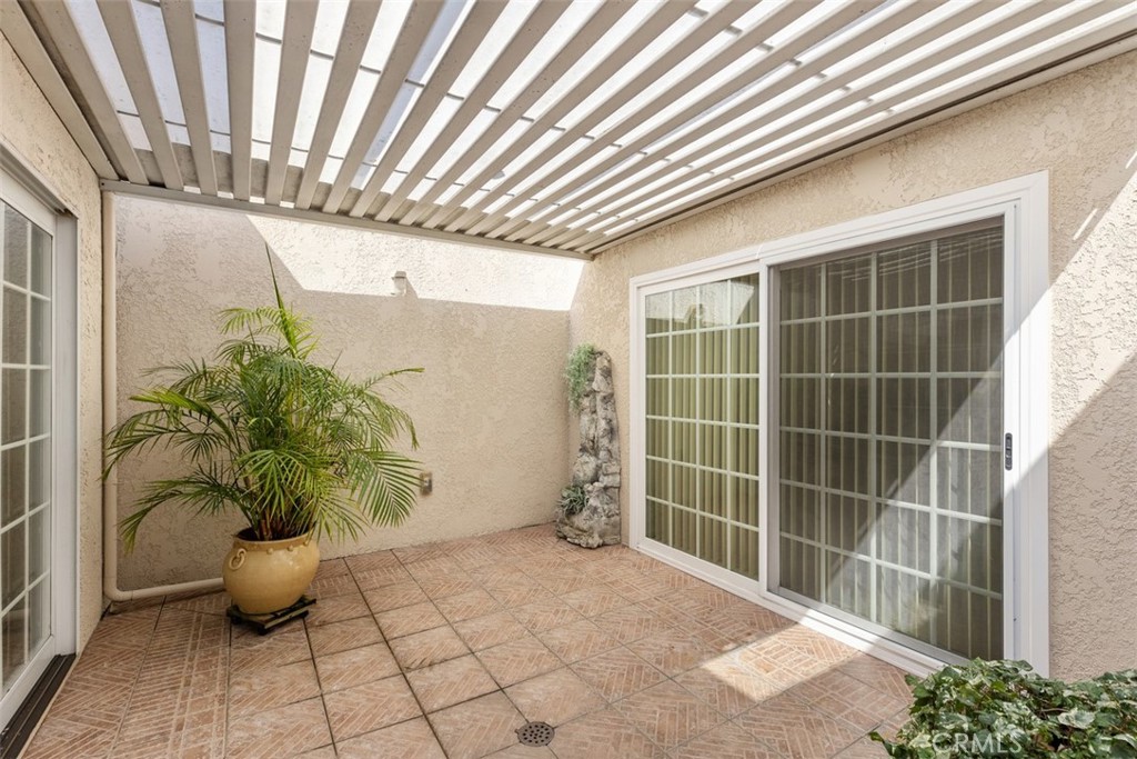 2245 Via Mariposa E B