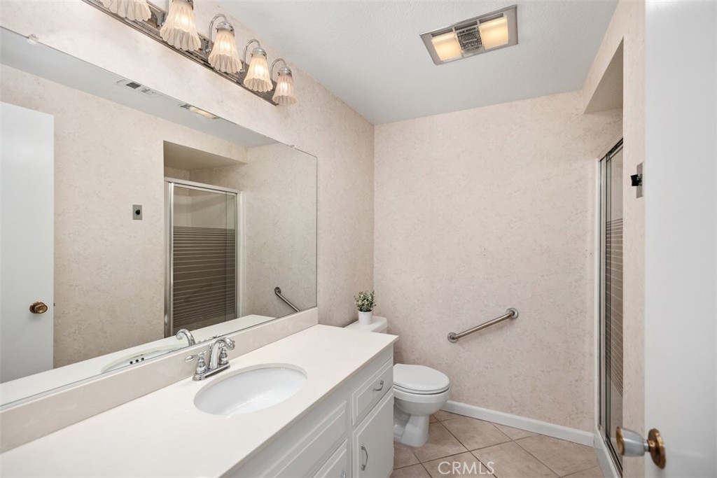 2245 Via Mariposa E B