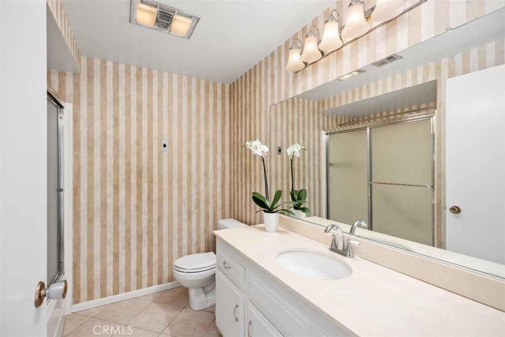 2245 Via Mariposa E B