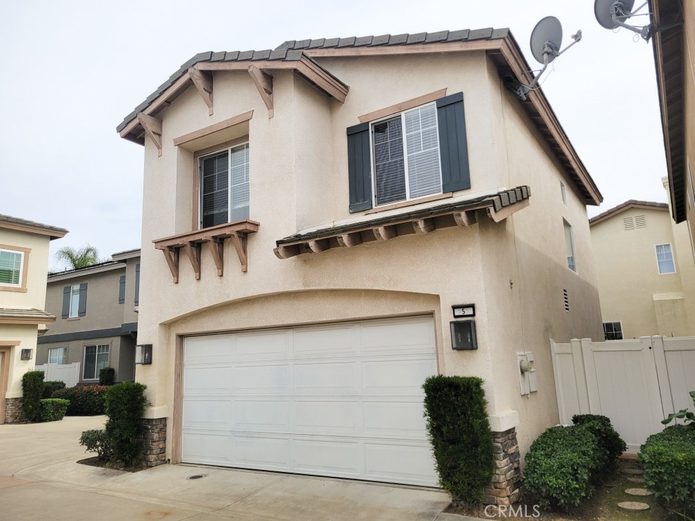 5 Cottonwood Drive