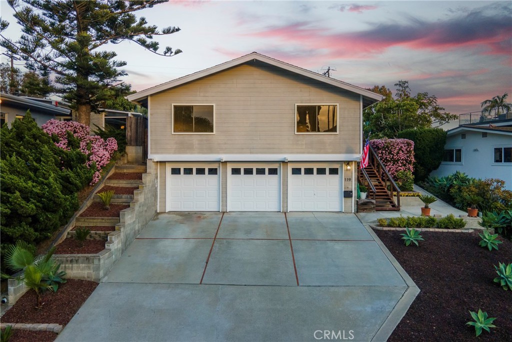 119 W Avenida De Los Lobos Marinos