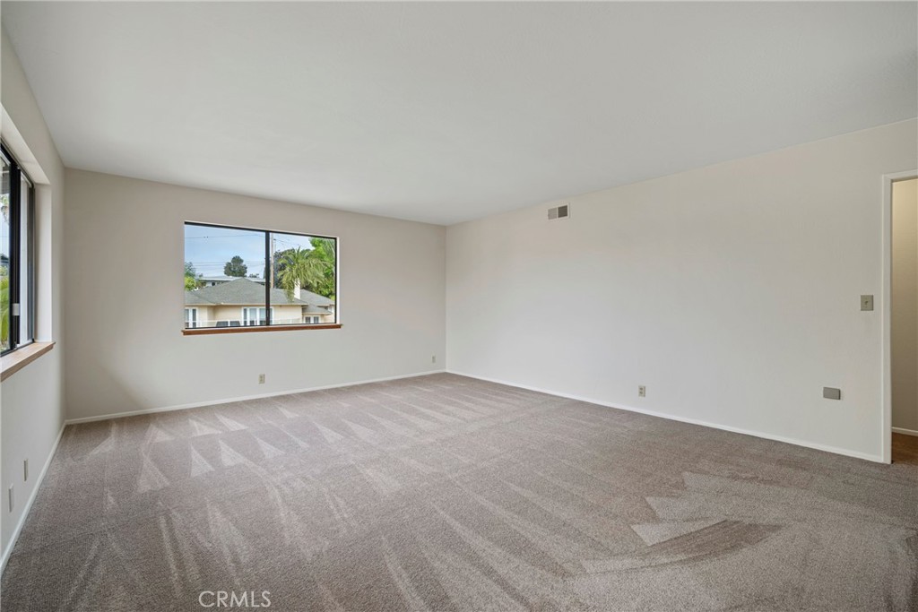 119 W Avenida De Los Lobos Marinos