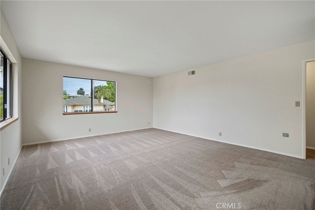 119 W Avenida De Los Lobos Marinos