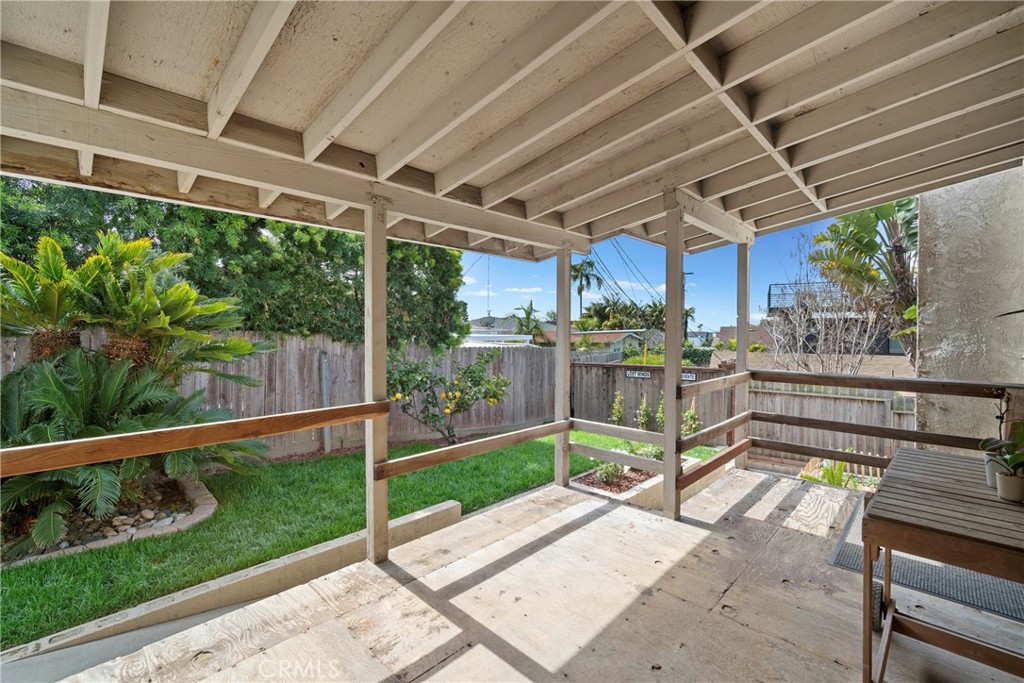 119 W Avenida De Los Lobos Marinos