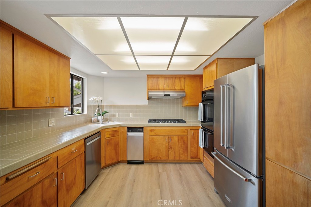 119 W Avenida De Los Lobos Marinos