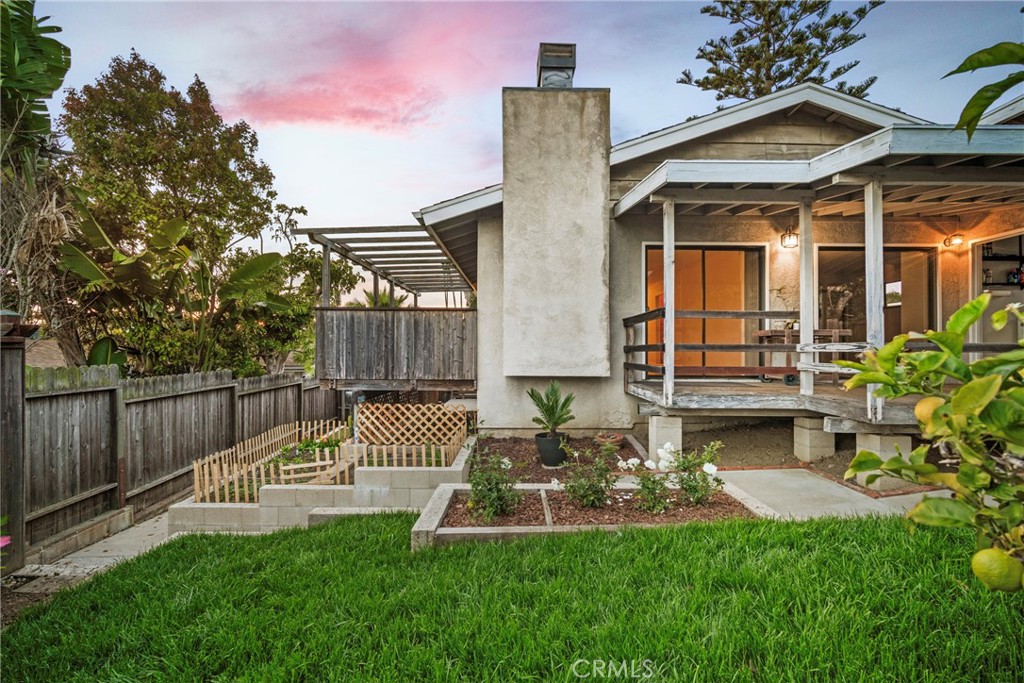 119 W Avenida De Los Lobos Marinos