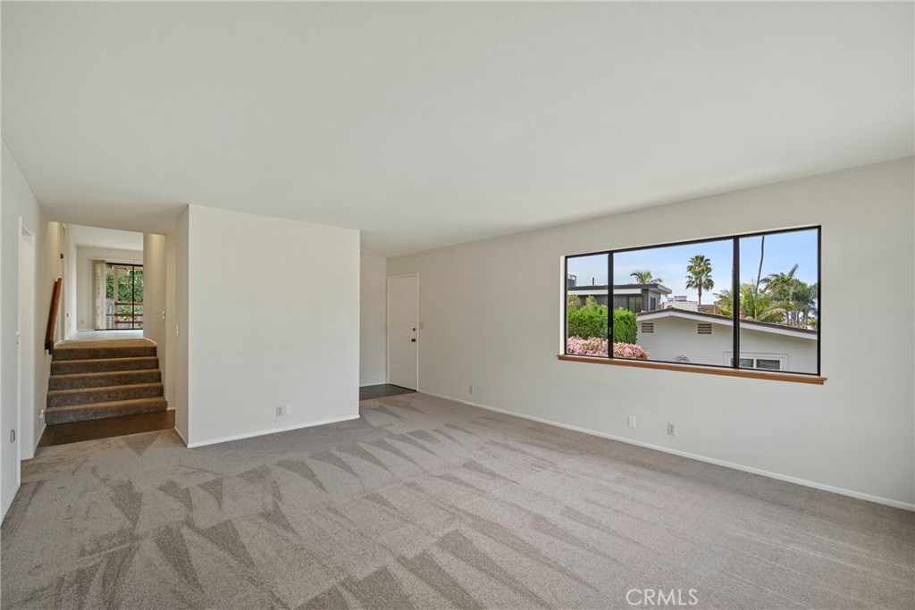 119 W Avenida De Los Lobos Marinos