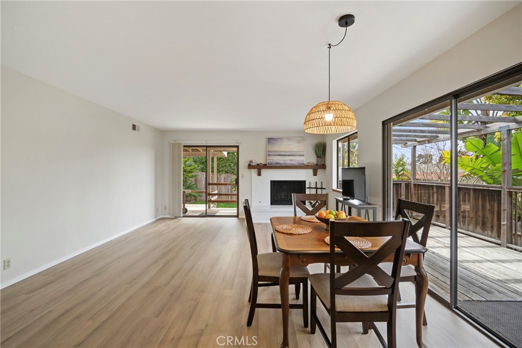 119 W Avenida De Los Lobos Marinos