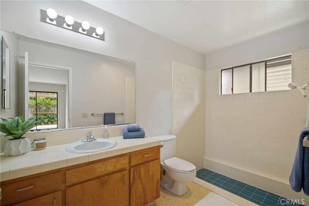 119 W Avenida De Los Lobos Marinos