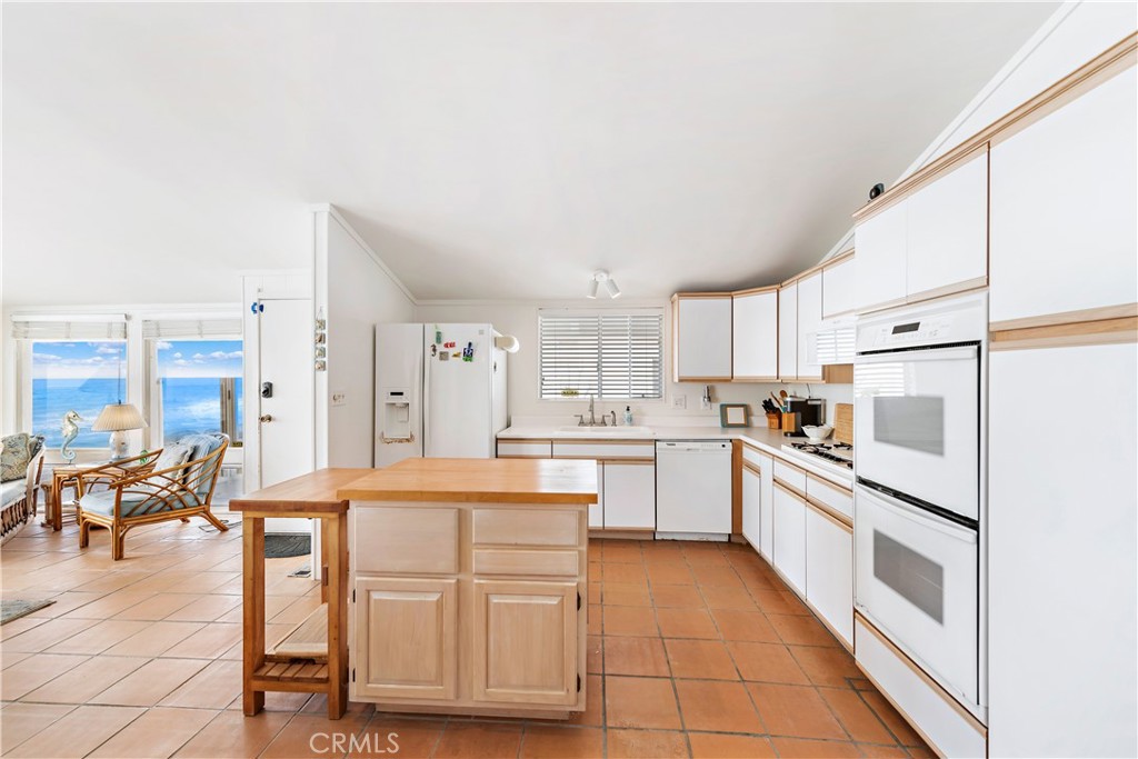 1880 N El Camino Real 86