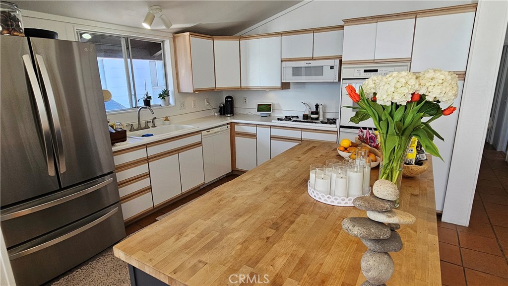 1880 N El Camino Real 86