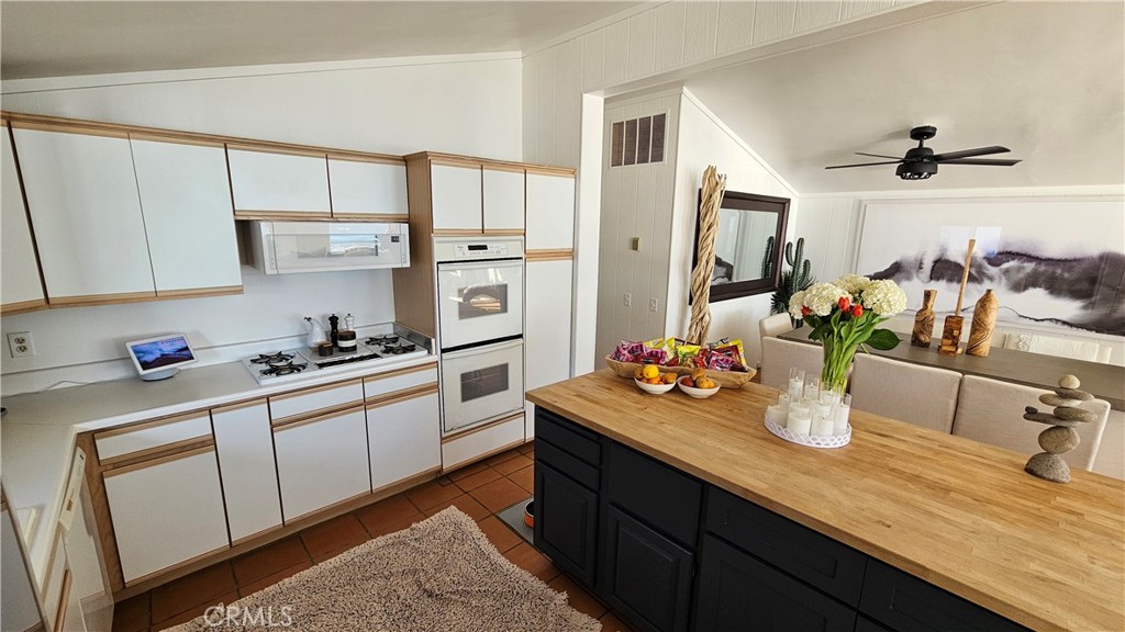 1880 N El Camino Real 86