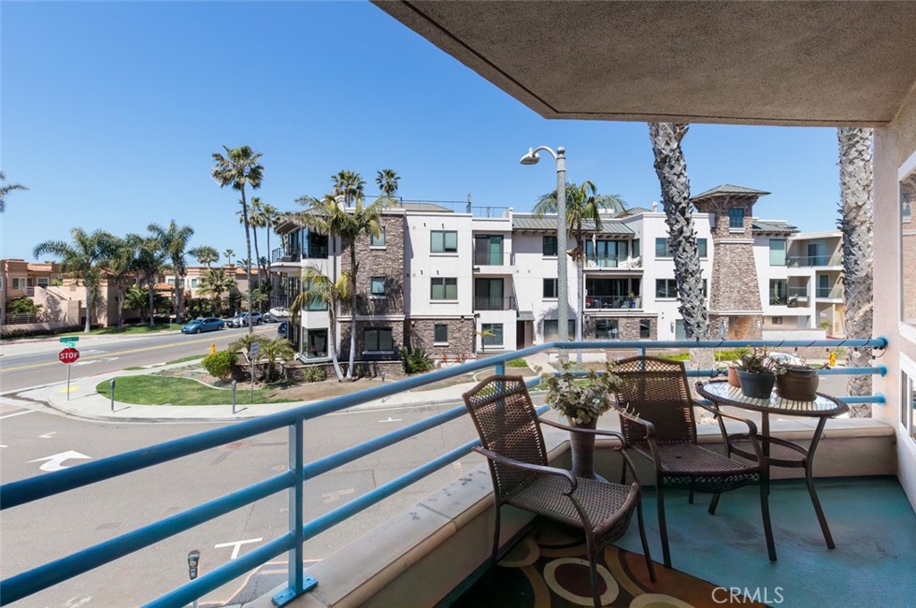 400 N Pacific Street 202