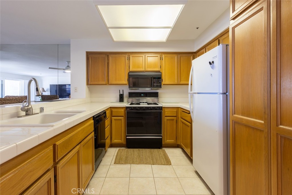 400 N Pacific Street 202