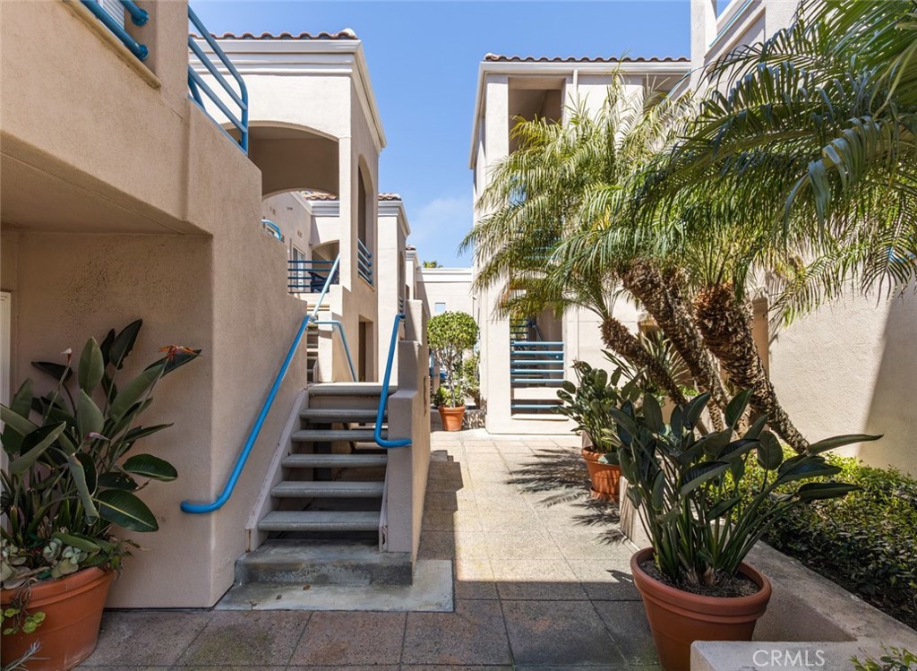 400 N Pacific Street 202