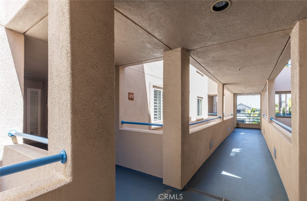 400 N Pacific Street 202