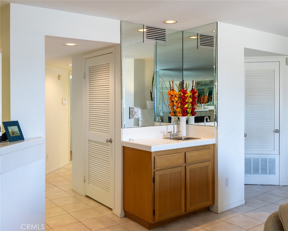 400 N Pacific Street 202