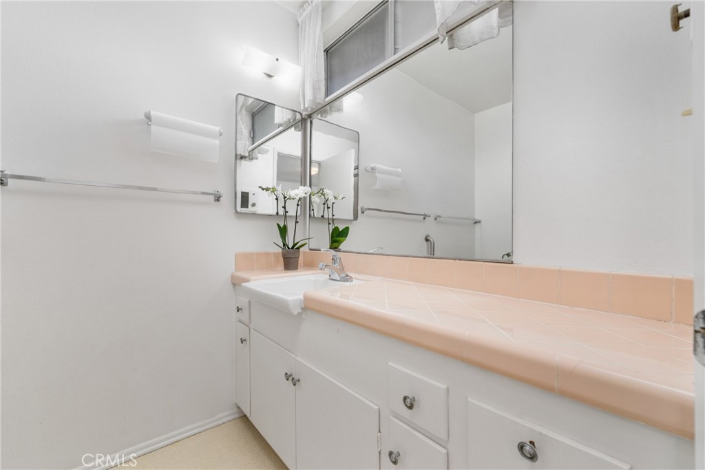 1174 Gleneagles Terrace