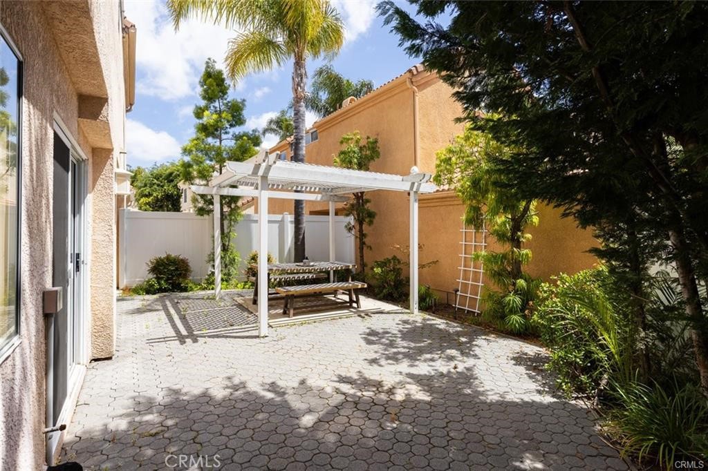 10 Saint Moritz Street