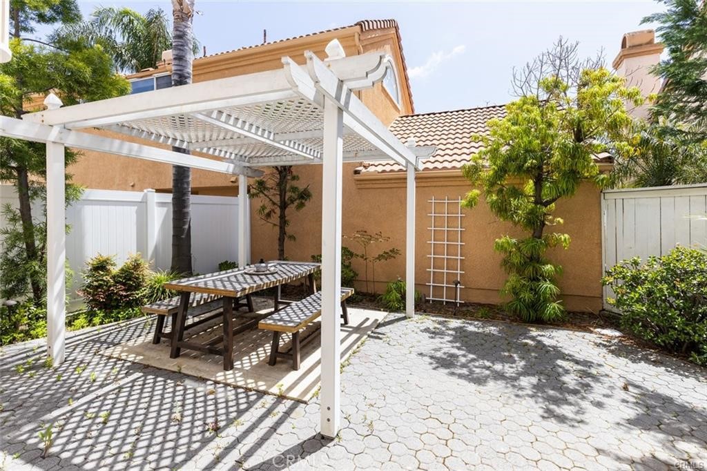 10 Saint Moritz Street