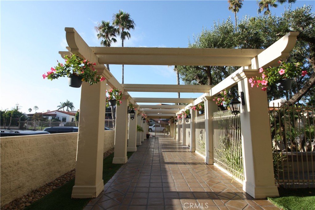 405 Avenida Granada 415