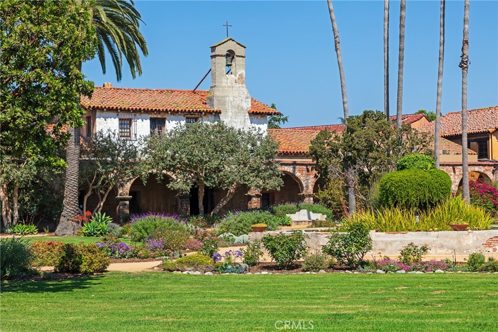 28001 Paseo Barranca