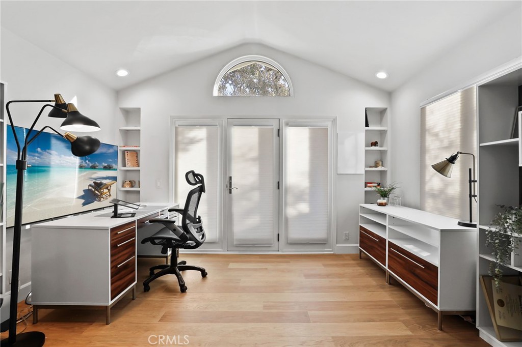 28001 Paseo Barranca