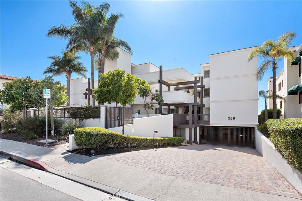 259 Avenida Lobeiro 10