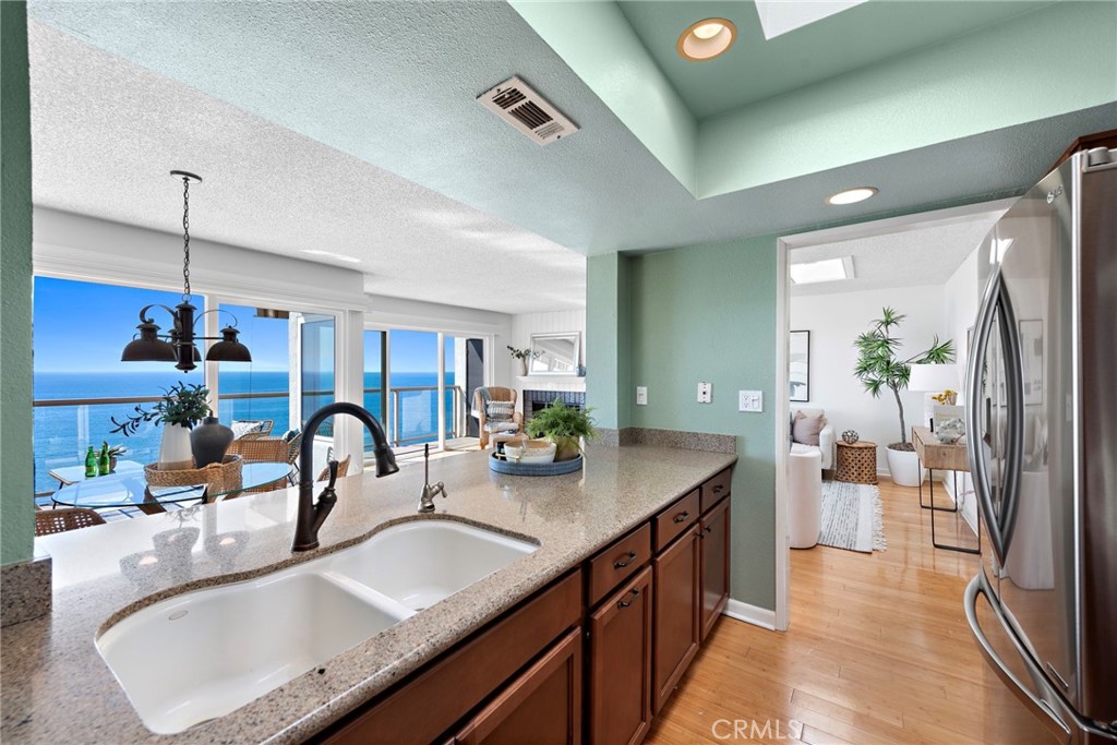 259 Avenida Lobeiro 10