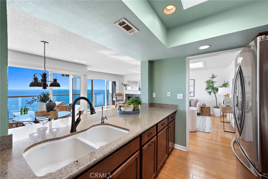 259 Avenida Lobeiro 10