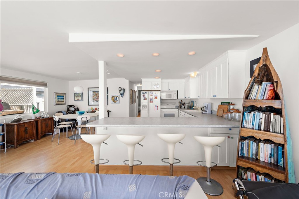 1880 N El Camino Real 2