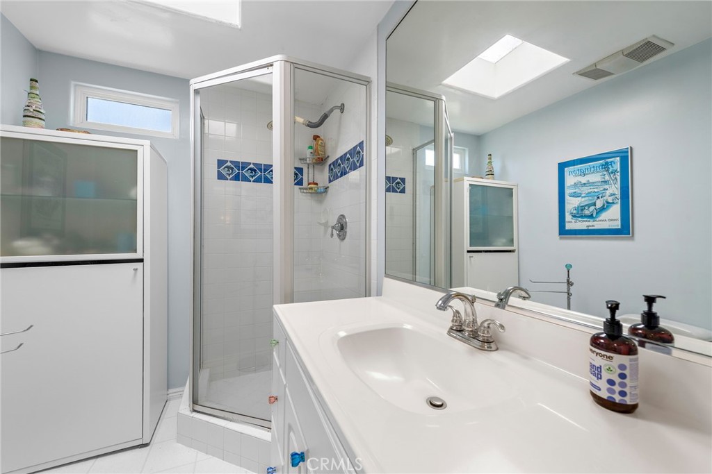 1880 N El Camino Real 2