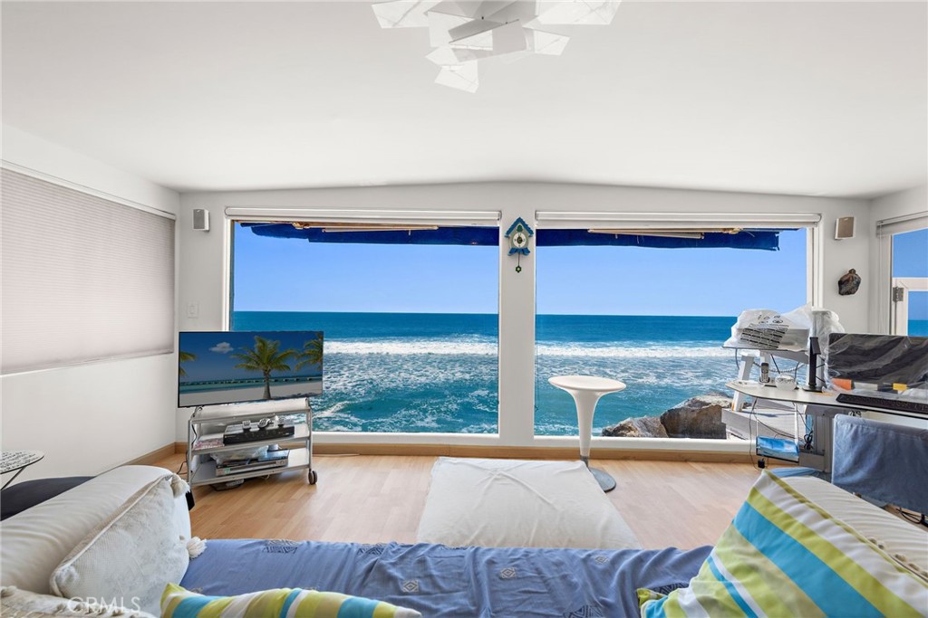 1880 N El Camino Real 2